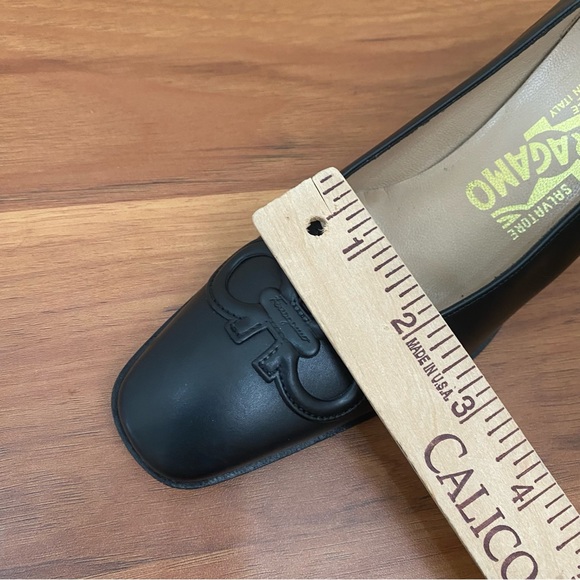 Vintage SALVATORE FERRAGAMO DE38650 Black Leather Logo Pumps Heels Size 6 AAAA - Picture 12 of 15